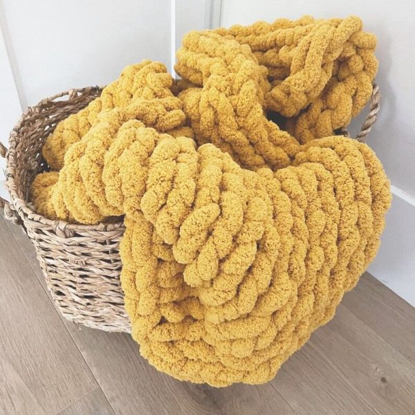 Chunky Knit Blanket - Beautiful Home Decor Throw - Soft Chenille Yarn